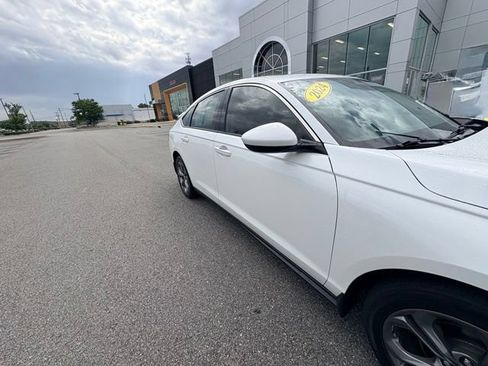 Used 2024 Honda Accord EX image 10