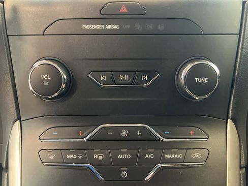 Used 2019 Ford Edge SEL AWD/4WD image 18