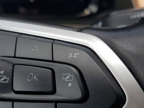 Used 2025 Volkswagen Atlas SE FWD image 18