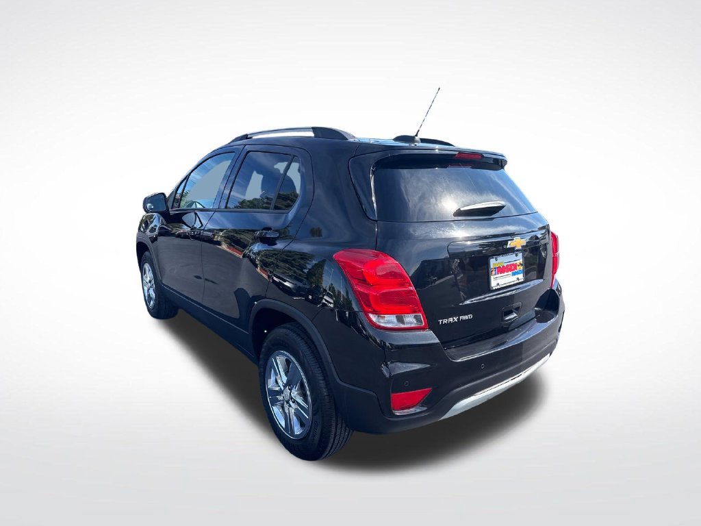 Used 2021 Chevrolet Trax LT w/ Premium Seat Package AWD/4WD image 3