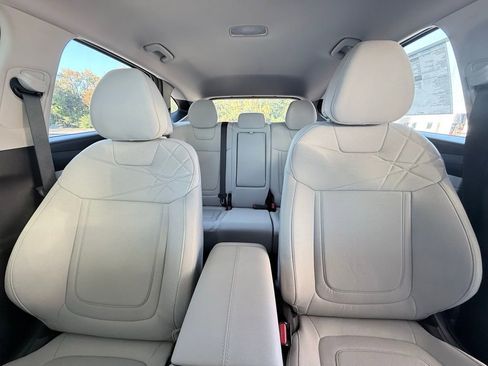 Used 2025 Hyundai Tucson SE image 34