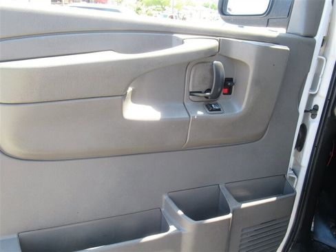Used 2014 Chevrolet Express 2500 image 15