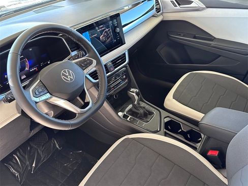 New 2026 Volkswagen Taos SE image 7