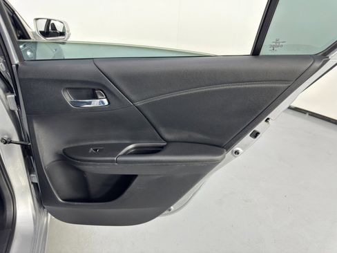 Used 2015 Honda Accord EX-L image 40