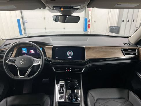 Used 2025 Volkswagen Atlas SE FWD image 10