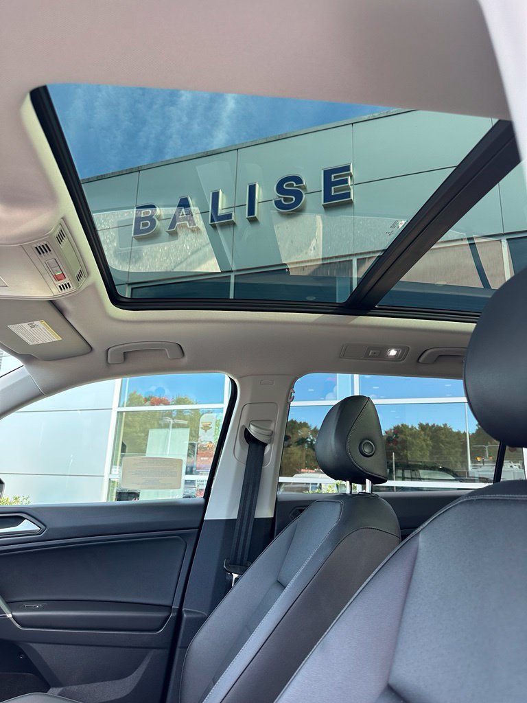 Used 2020 Volkswagen Tiguan SE w/ Panoramic Sunroof Package AWD/4WD image 3