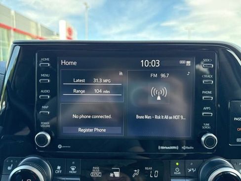 Used 2021 Toyota Highlander XLE AWD/4WD image 32