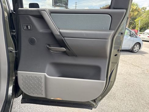 Used 2004 Nissan Titan SE image 24