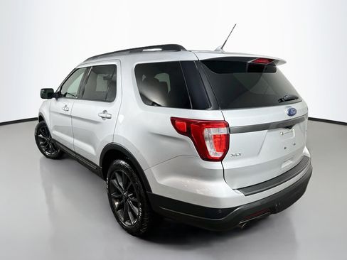 Used 2018 Ford Explorer XLT w/ XLT Appearance Package AWD/4WD image 5