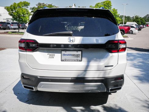 Used 2023 Honda Pilot Touring image 10