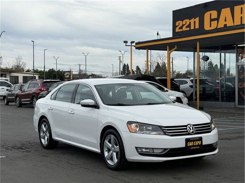 Used 2015 Volkswagen Passat 1.8T Limited Edition FWD image 3