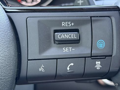 Used 2022 Nissan Rogue SL AWD/4WD image 29