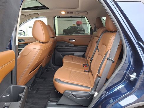 Used 2023 Nissan Pathfinder Platinum w/ Cargo Package image 12