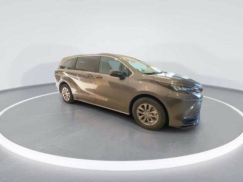 Certified 2024 Toyota Sienna LE FWD image 2