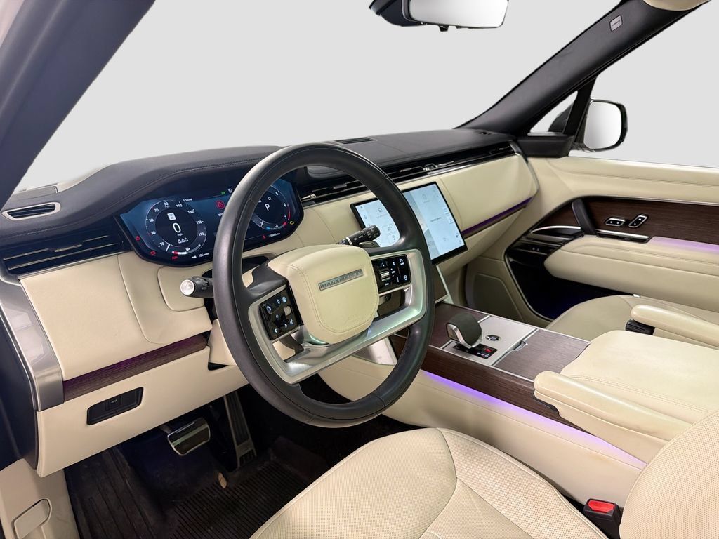 Used 2024 Land Rover Range Rover SE AWD/4WD image 4