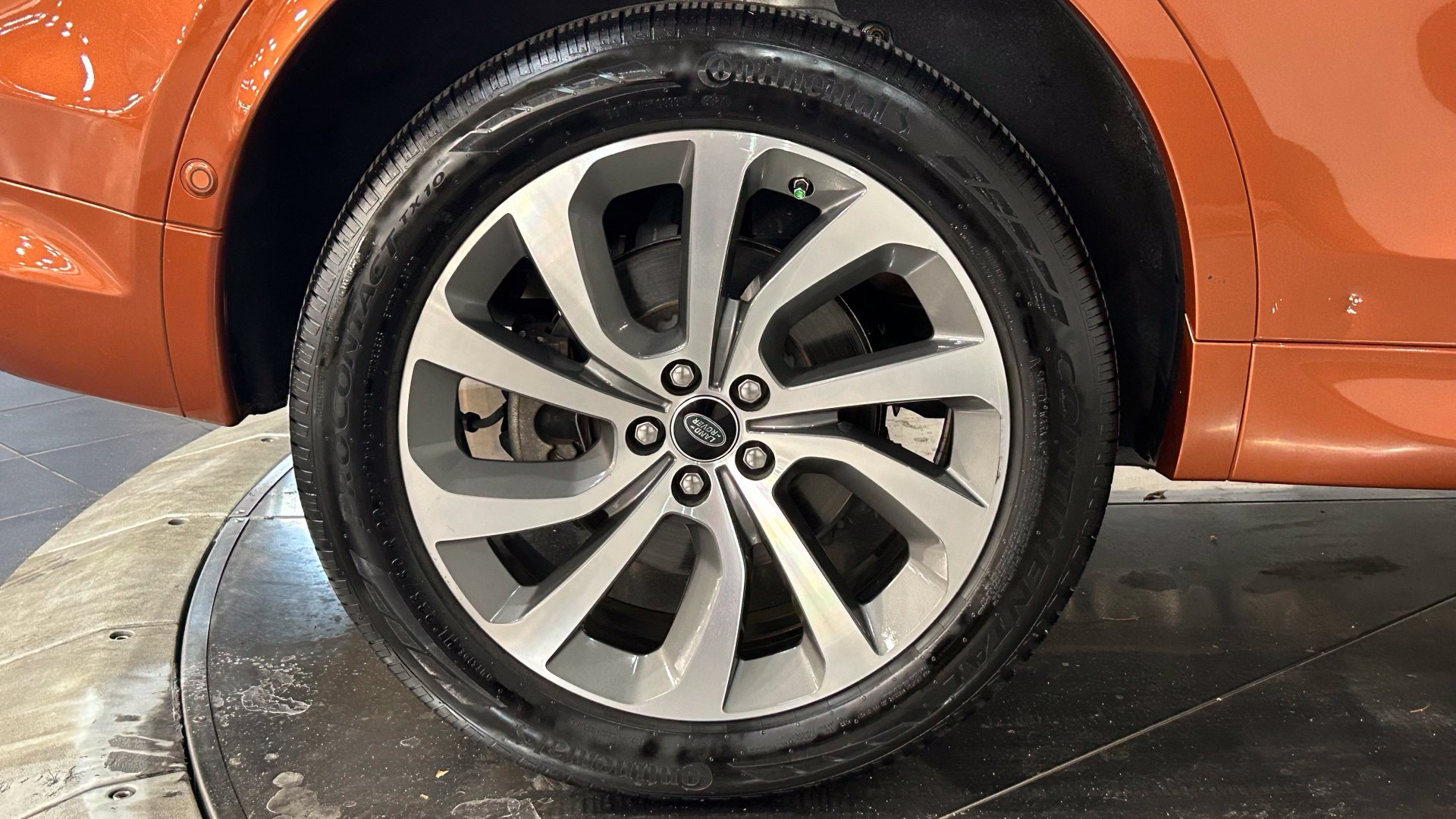 Used 2021 Land Rover Discovery Sport SE R-Dynamic AWD/4WD image 24