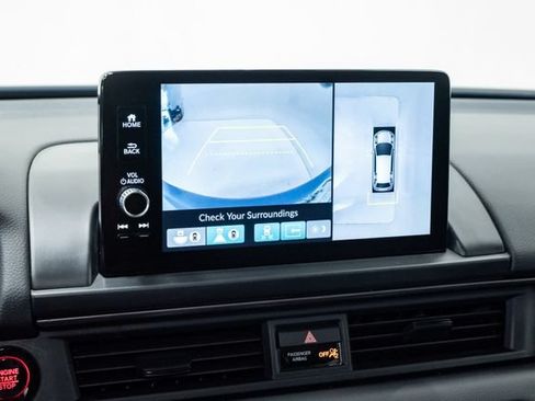 Used 2025 Honda Pilot TrailSport image 16