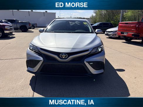 Used 2021 Toyota Camry SE image 3