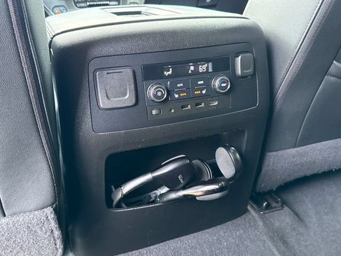 Used 2020 Chevrolet Suburban Premier AWD/4WD image 21