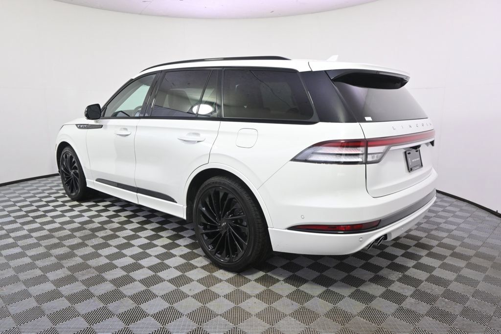 Used 2023 Lincoln Aviator Reserve w/ Equipment Group 201A AWD/4WD image 3