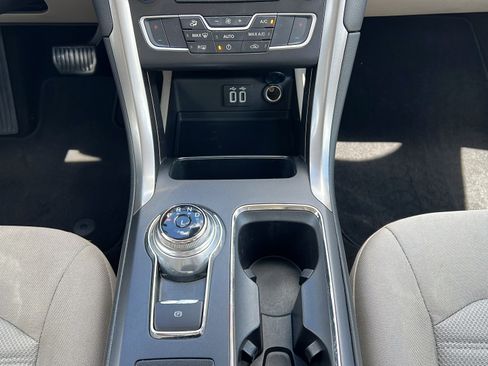 Used 2019 Ford Fusion SE FWD image 17