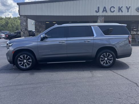 Used 2022 Chevrolet Suburban LT AWD/4WD image 1