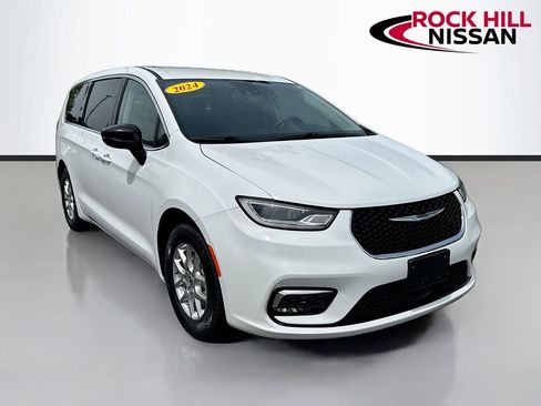 Used 2024 Chrysler Pacifica Touring-L image 1