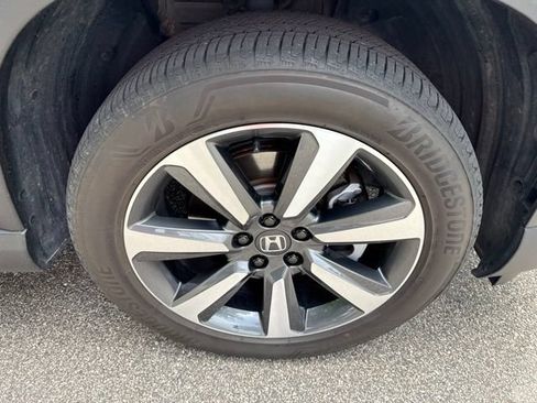 Used 2024 Honda Pilot Touring image 9