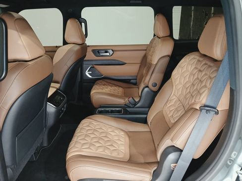 Used 2025 Nissan Armada Platinum Reserve AWD/4WD image 11