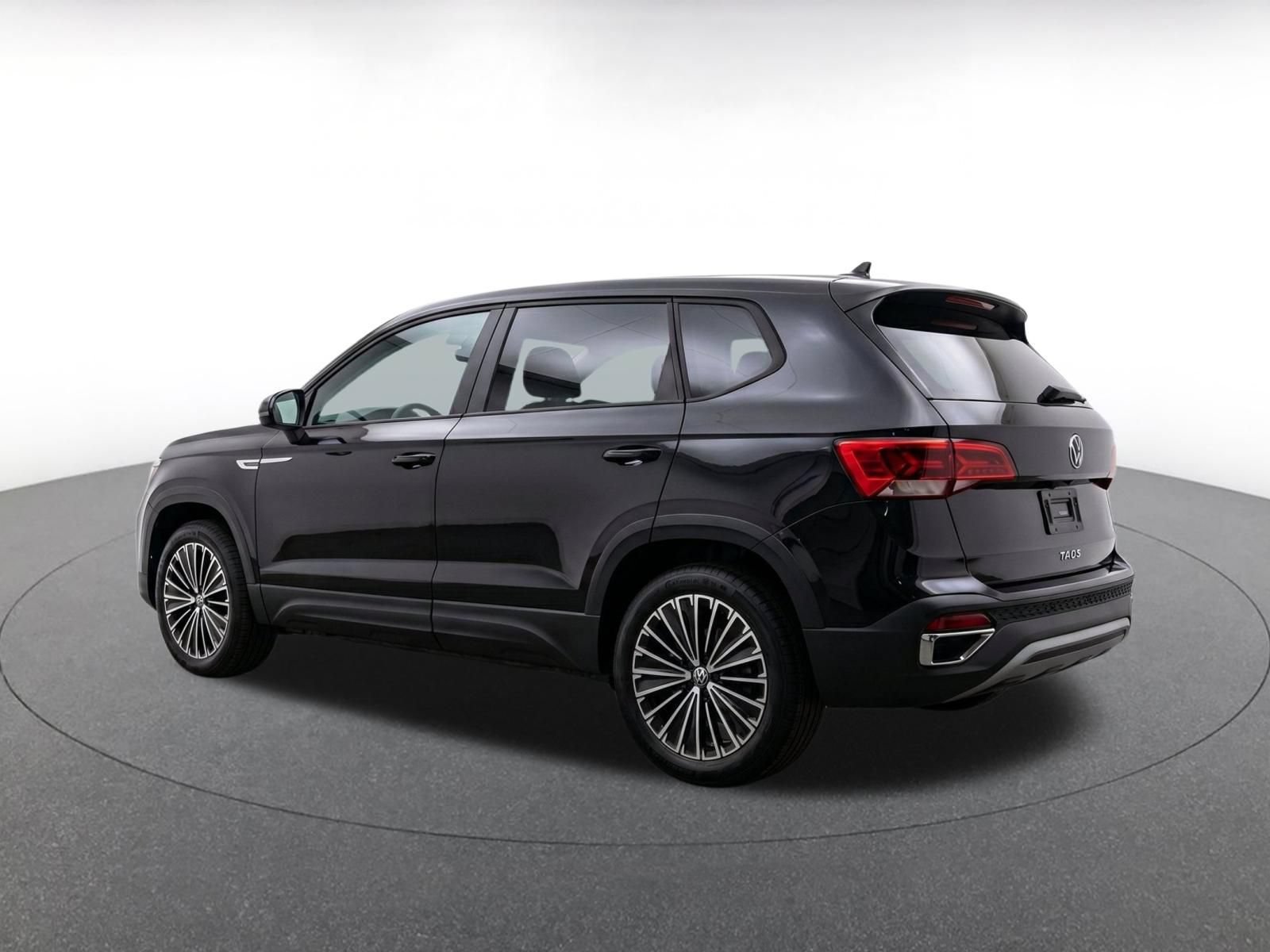Used 2026 Volkswagen Taos SE FWD image 12