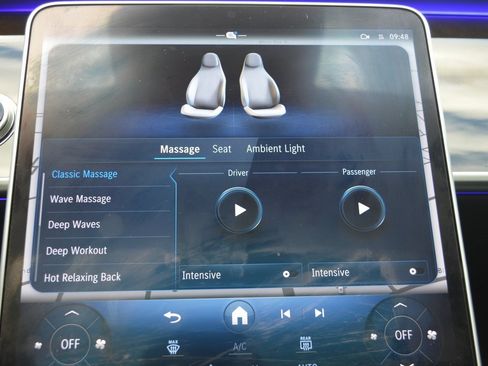 Used 2025 Mercedes-Benz S 580 4MATIC Sedan image 24