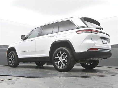 New 2025 Jeep Grand Cherokee Limited w/ Luxury Tech Group II image 48