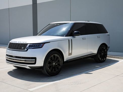 Used 2025 Land Rover Range Rover SE AWD/4WD image 4
