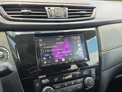 Used 2018 Nissan Rogue SV FWD image 25