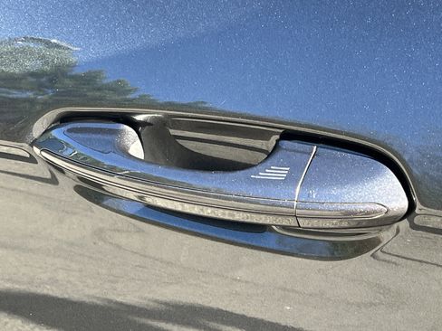 Used 2020 Ford Edge SE image 31