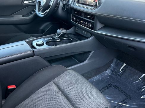 Used 2024 Nissan Rogue SV image 18