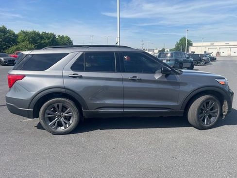 Used 2023 Ford Explorer XLT w/ Equipment Group 202A AWD/4WD image 13