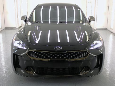 Used 2019 Kia Stinger GT image 3