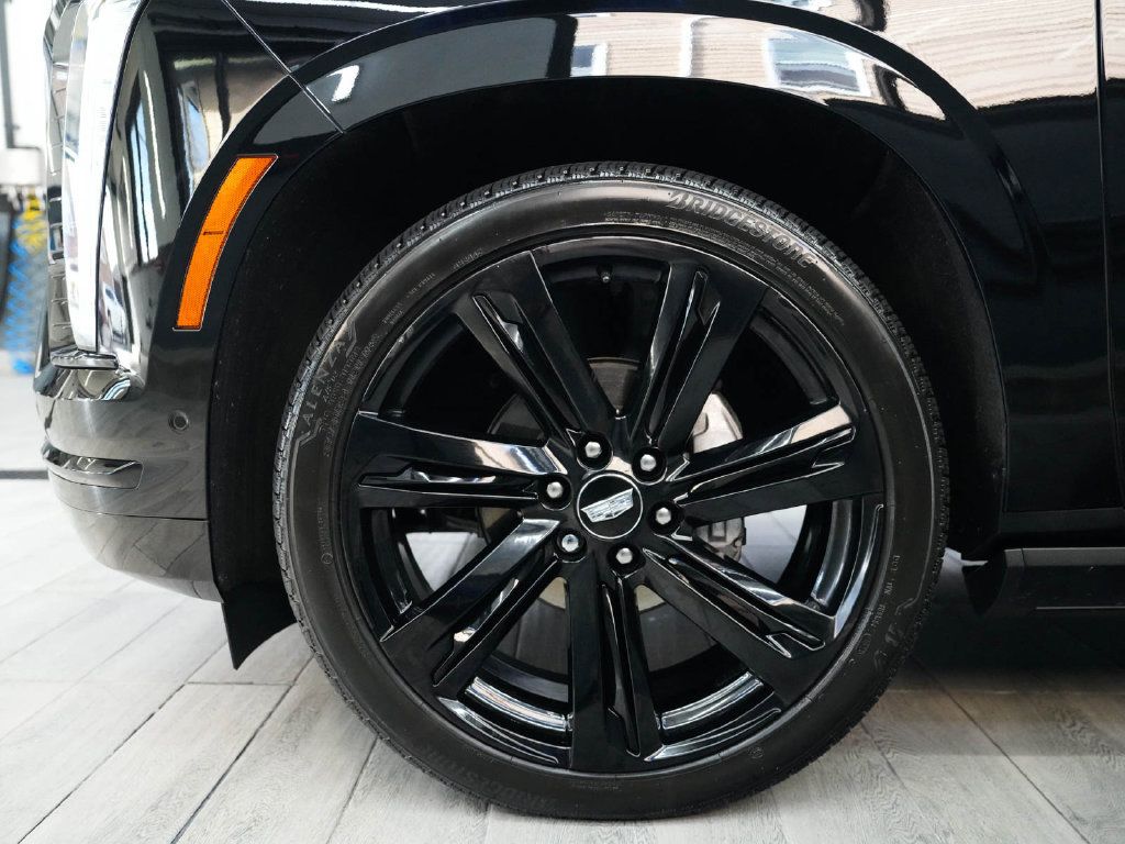 Used 2025 Cadillac Escalade ESV Sport Platinum AWD/4WD image 9