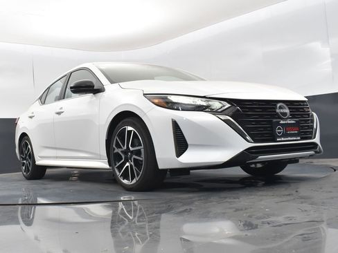 New 2025 Nissan Sentra SR image 39