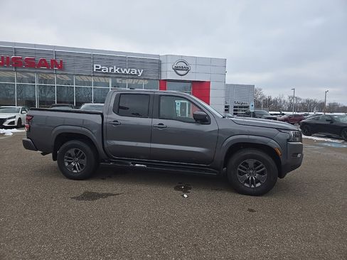 Used 2022 Nissan Frontier SV w/ Technology Package image 7