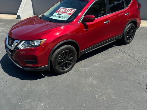 Used 2018 Nissan Rogue SV FWD image 1