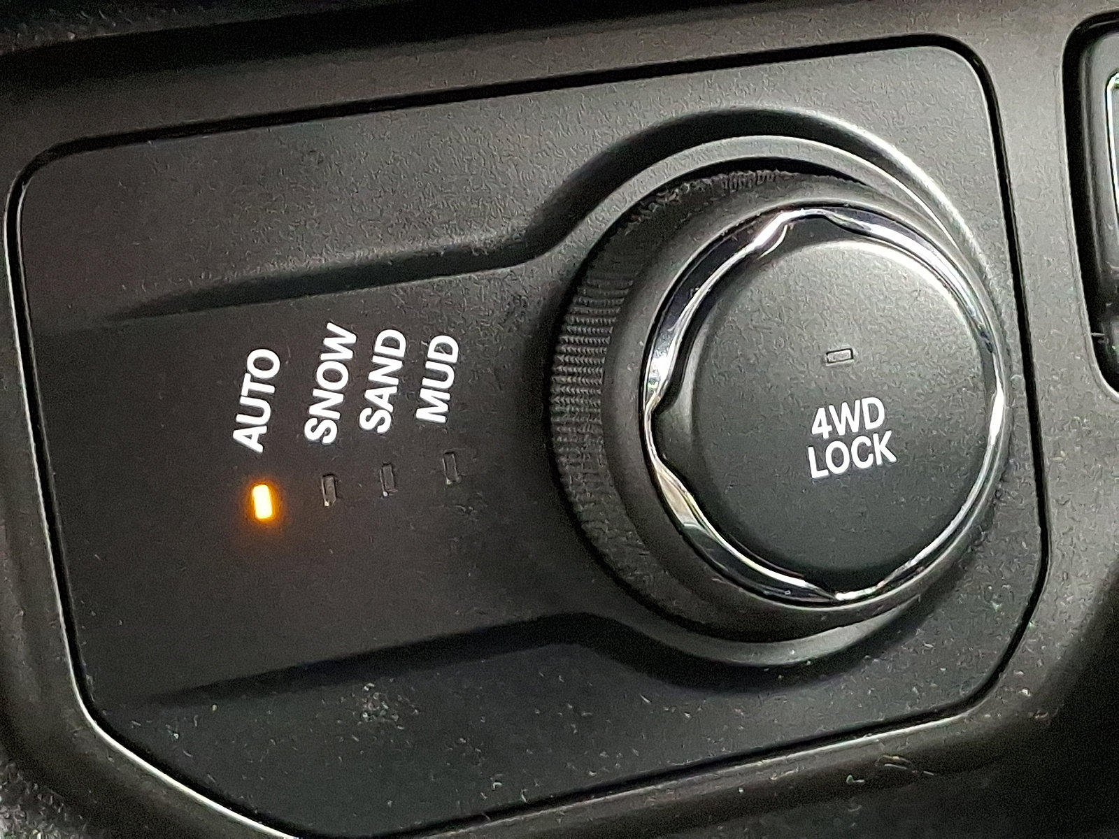 Certified 2018 Jeep Renegade Latitude AWD/4WD image 24