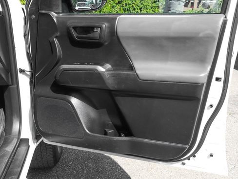 Used 2020 Toyota Tacoma SR5 image 40