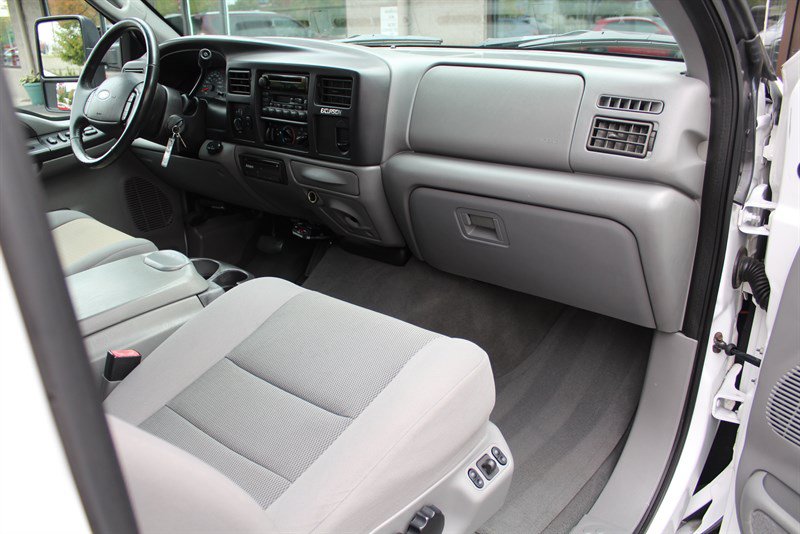 Used 2005 Ford Excursion XLT AWD/4WD image 37