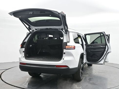 Used 2025 Jeep Grand Cherokee L Limited w/ Luxury Tech Group II image 45