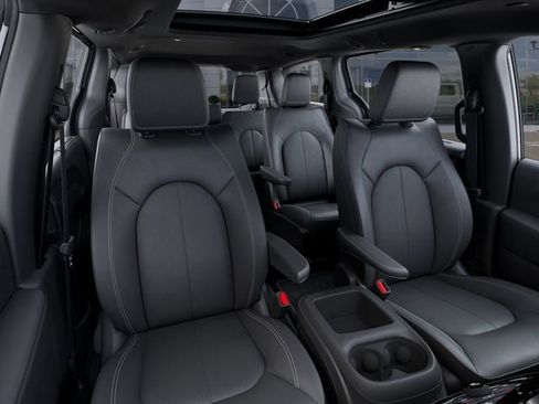 New 2026 Chrysler Pacifica Select FWD image 16