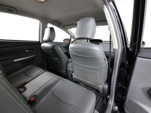 Used 2014 Toyota Prius V Two image 17