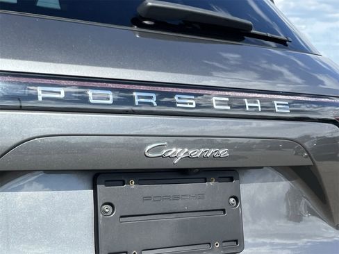 Used 2019 Porsche Cayenne image 12