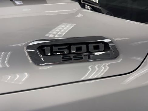 Used 2025 RAM 1500 Laramie image 6